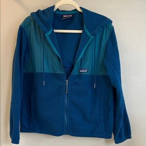 Patagonia women’s nylon jacket with a hood